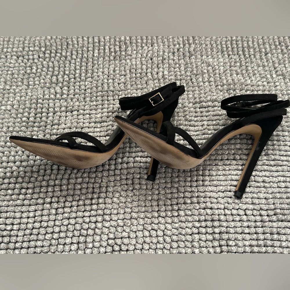 Like new Jennifer Lopez JLO black strappy heel - Picture 4 of 4